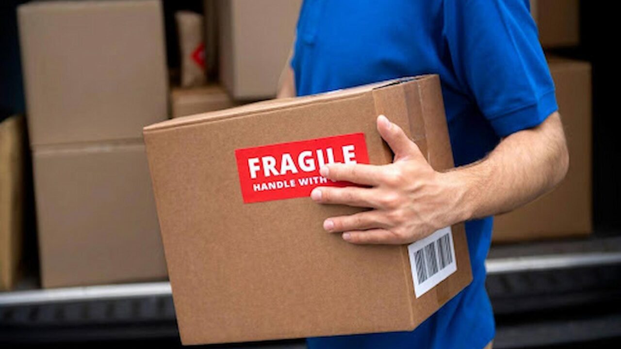 How Global Moving Companies Handle Fragile and Valuable Items